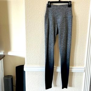 EUC Black & White Ombré Leggings Beyond Yoga Size Small!